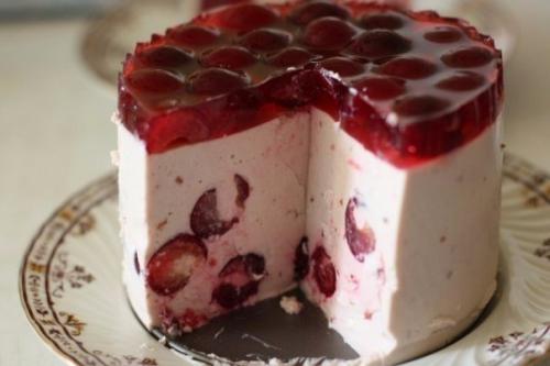 Творожное желе с вишней.