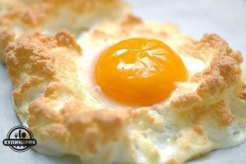 Яйца в пуховом гнезде.