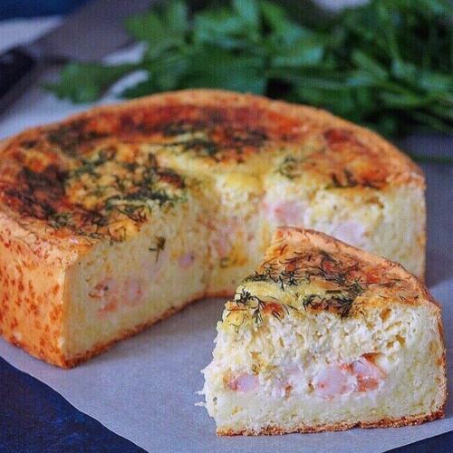 Сырный пирог с креветками.