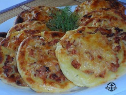 Картофельные ватрушки с курицей.

