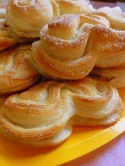 Плюшка сахарная.   В детстве я обожала эти плюшки.