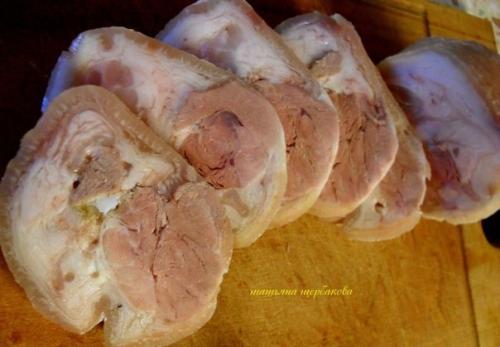 Для любителей сала и жирной свинины, есть только холодным.