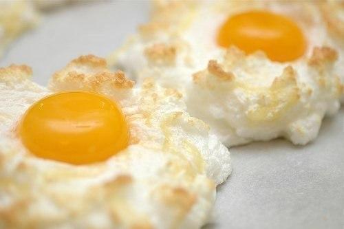 Яйца в пуховом гнезде. 01