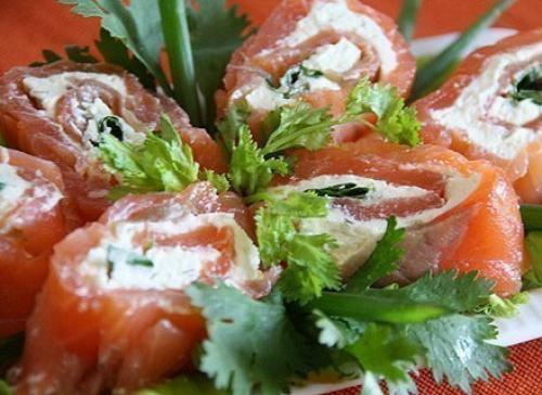Закусочные рулеты из красной рыбы (6 рецептов: