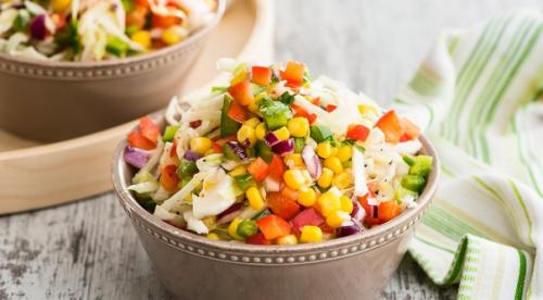 Салат из пекинской капусты.