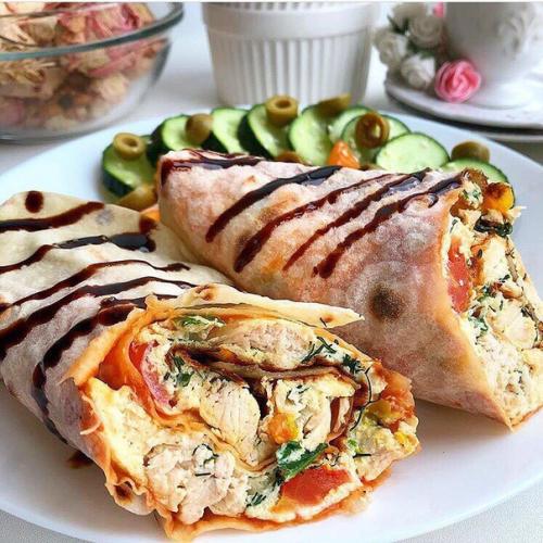 Ролл с омлетом и грудкой. Ролл с омлетом и грудкой.