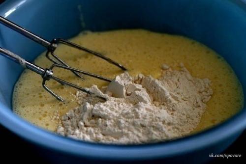 Шарлотка.  Ингредиенты:   Яйца - 4 шт. 02