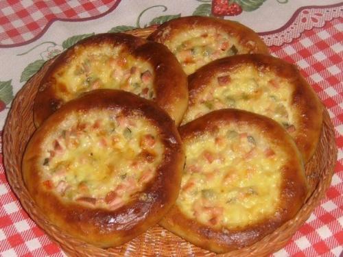 Остренькие ватрушки.  Ингредиенты: