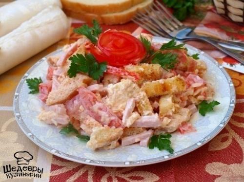 Салат с ветчиной и помидорами?