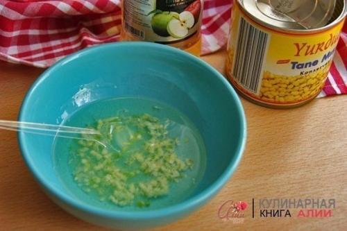 Салат с капустой, кукурузой и без майонеза! 04