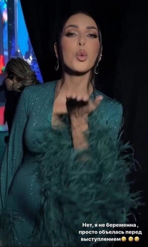 Алсу объяснила, почему у нее выпирает живот в облегающих платьях. 01