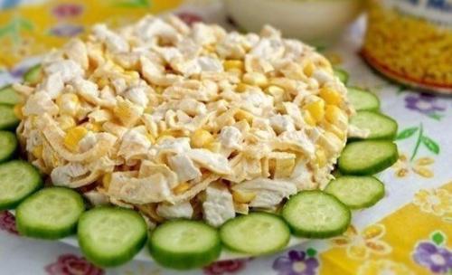 Салат с курицей и яичными блинчиками. Салат с курицей и яичными блинчиками.