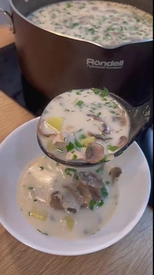 Куриный супчик с грибами и плавленым сыром. 09