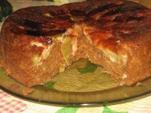 Пирог с яблоками и сгущёнкой в мультиварке.