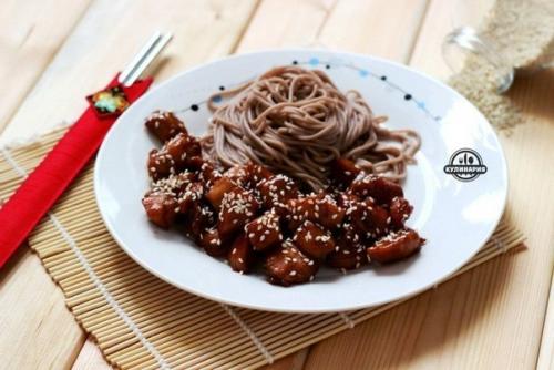 Курица в соусе теряки.