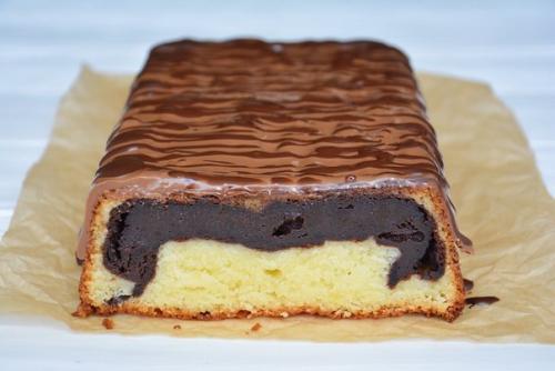 Ванильный кекс с влажной шоколадной начинкой. 09