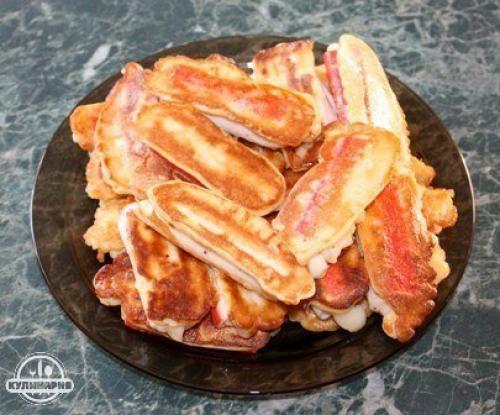 Крабовые палочки в кляре с сыром.