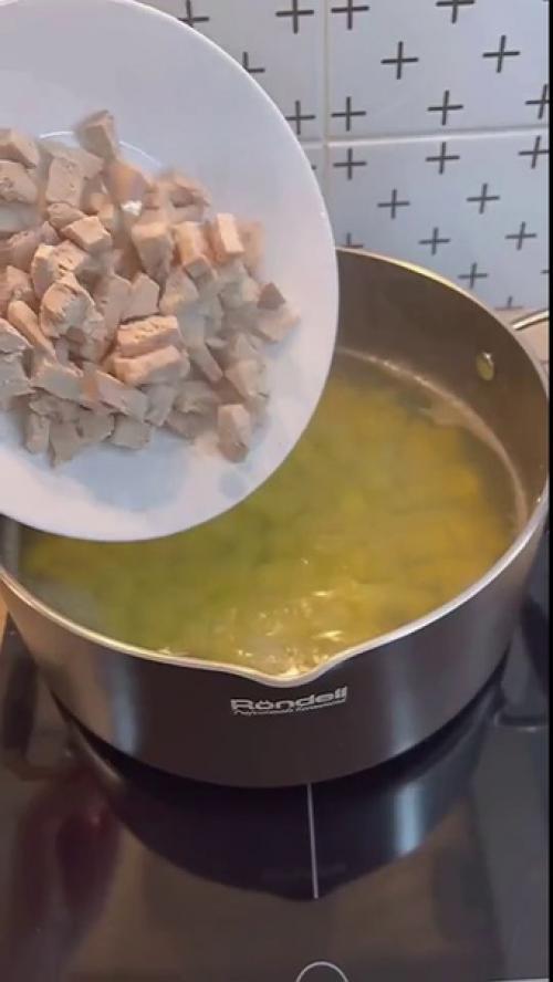 Куриный супчик с грибами и плавленым сыром. 03