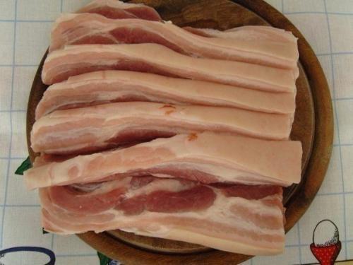 Свинина - книжка с ананасом и морковкой. 01