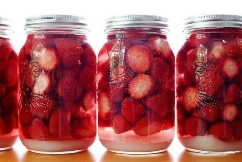 Ароматный ликер!  Сильный вкус клубники и еле уловимая нотка лимона.