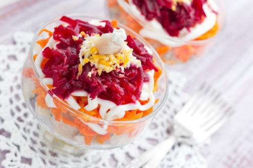 Салат из сельди, моркови и свеклы. Салат из сельди, моркови и свеклы.