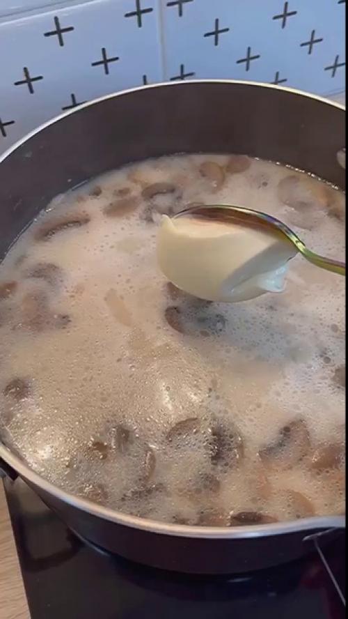 Куриный супчик с грибами и плавленым сыром. 07