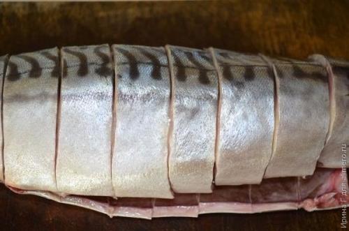 Маринованная скумбрия с луком и морковью. 02