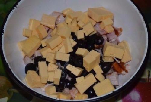 Вкуснейший салат с курицей. 06