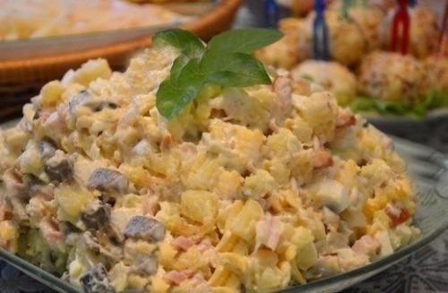 Салат с копченой курицей. 05