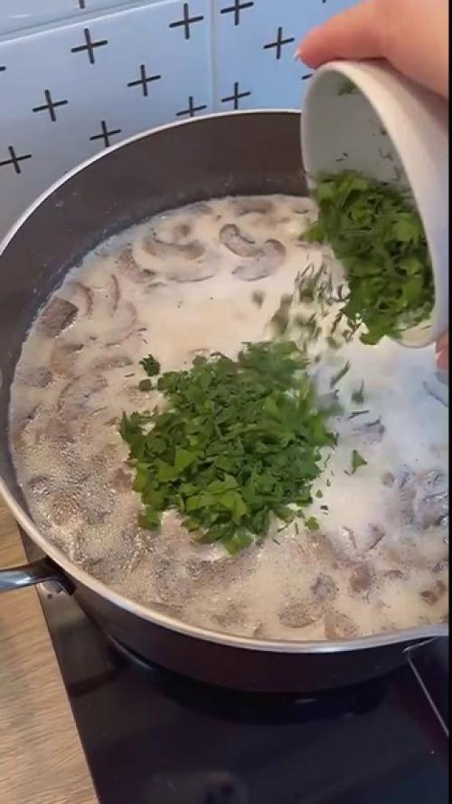 Куриный супчик с грибами и плавленым сыром. 08