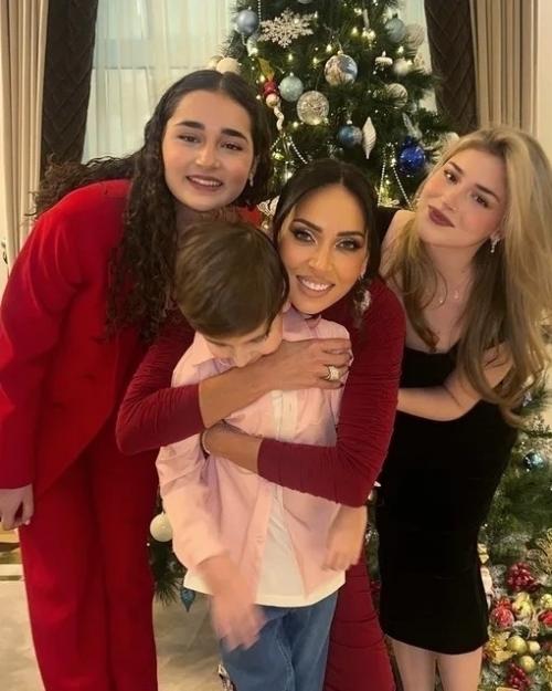 Алсу поделилась очень трогательным видео со своим девятилетним сыном Рафаэлем. 02