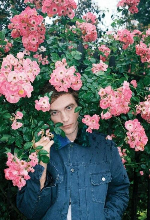 Роберт Паттинсон собирается выпустить свой первый музыкальный альбом.

