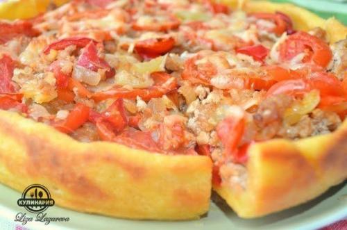 Деревенский пирог из картофельного теста с мясом.