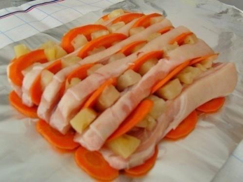 Свинина - книжка с ананасом и морковкой. 02