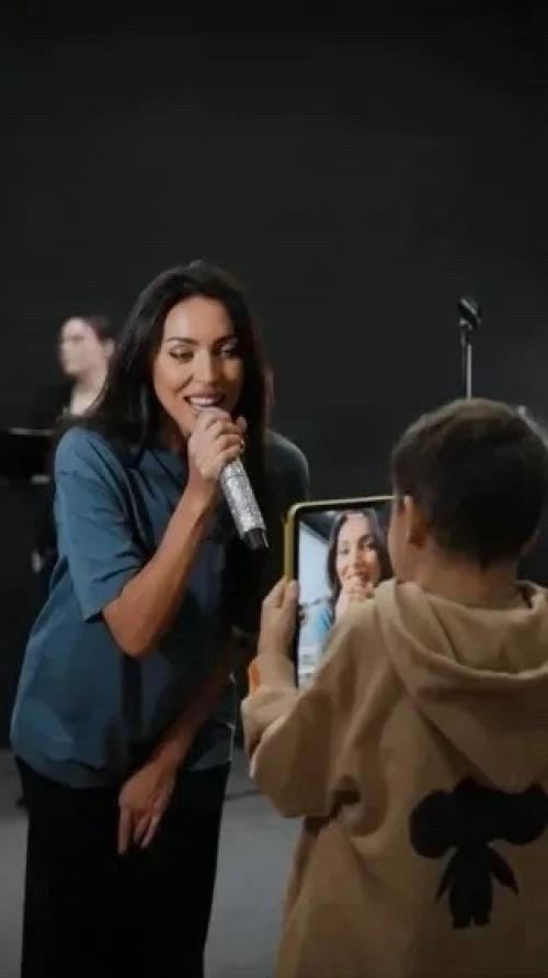 Алсу поделилась очень трогательным видео со своим девятилетним сыном Рафаэлем. 01