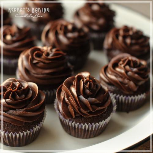 Кексы с шоколадным кремом.