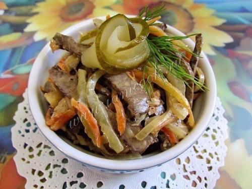 Салат из говяжьей печени.