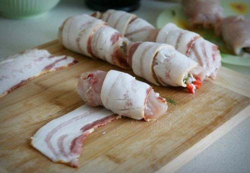 Куриные рулетики в беконе. 06