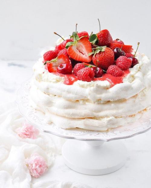 Торт Павлова.  Нежный, легкий, воздушный.