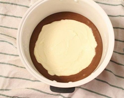 Шоколадный пирог с творожной начинкой в мультиварке. 03