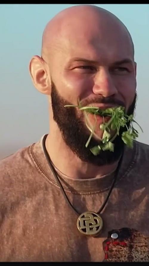 Что в тарелке у самого расслабленного папы страны? 01