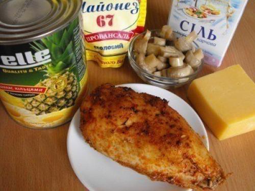 Салат с курицей, ананасом, грибами и сыром. 03