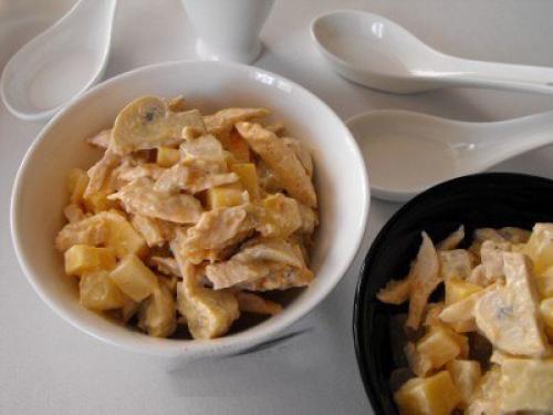 Салат с курицей, ананасом, грибами и сыром. 05