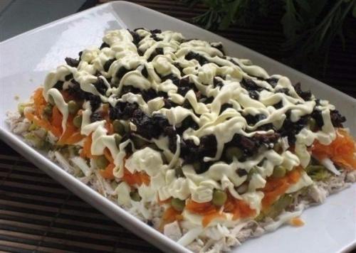 9 рецептов красивых салатов к новому году 2017. 08