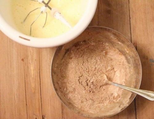 Шоколадный пирог с творожной начинкой в мультиварке. 02