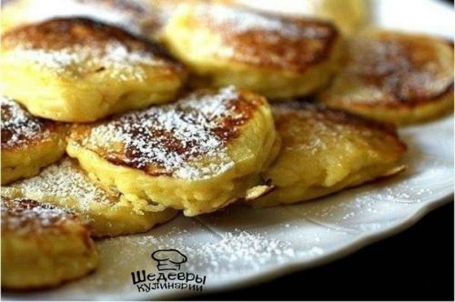 Очень вкусные оладьи с яблочком.