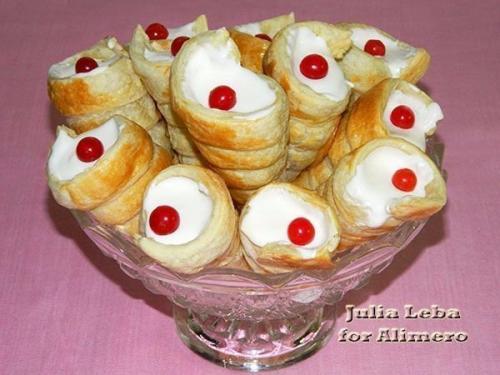 Слоеные трубочки с кремом? Слоеные трубочки с кремом?