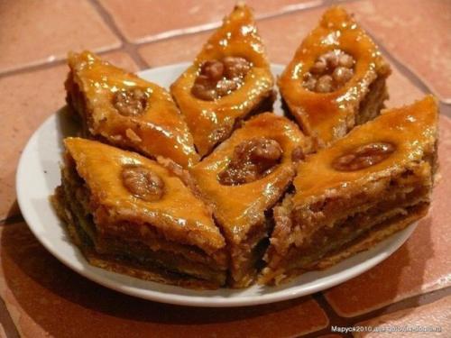 Пахлава.  Ингредиенты:  - Масло сливочное - 350 г.