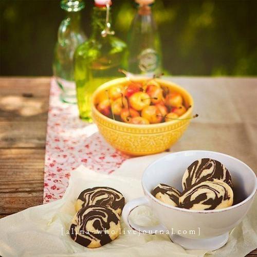 Мраморное печенье.   Это печень делается не просто, а очень просто.