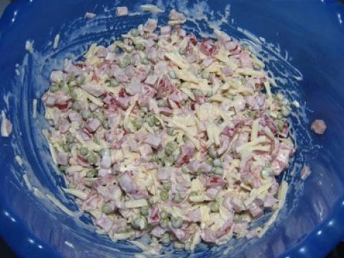 Сборный салат с помидорками и ветчиной. 02